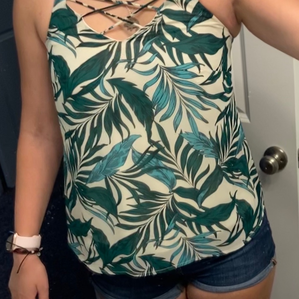 White and Green Leaf Strappy Tank Top - Picture 3 of 6